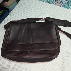 KENNETH COLE REACTION RISKY BUSINESS COLUMBIAN LEATHER MESSENGER BAG